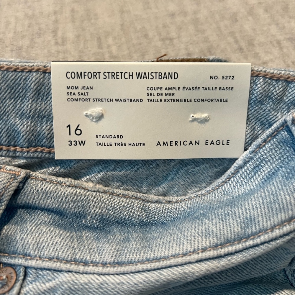 American Eagle Ripped Mom Jean - 16 - Picture 4 of 5